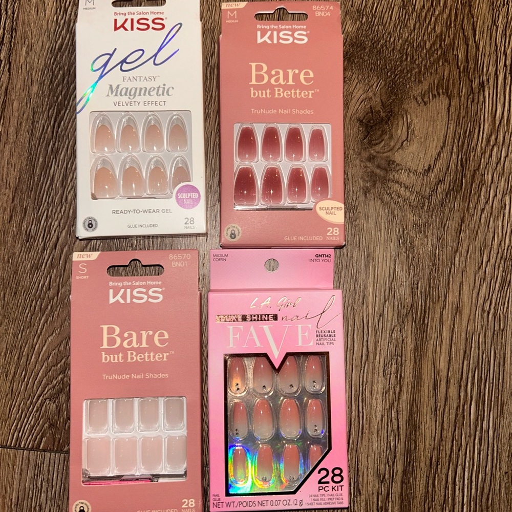 Set of 4 NEW press on nails
